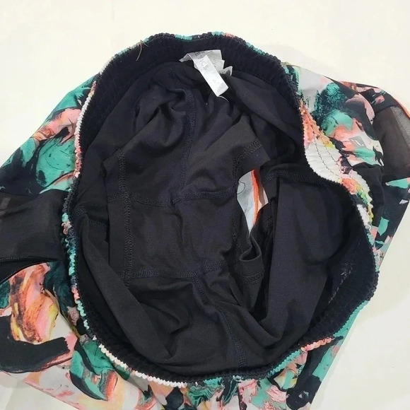 Fabletics Women's Running Shorts Athletic Floral Lined Built in Liner Sz Small - Picture 4 of 6